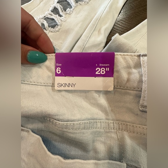 Mossimo Jeans Womens 6 Mid Rise Skinny Denim Pants Ladies Distressed Light NWT - Picture 4 of 8